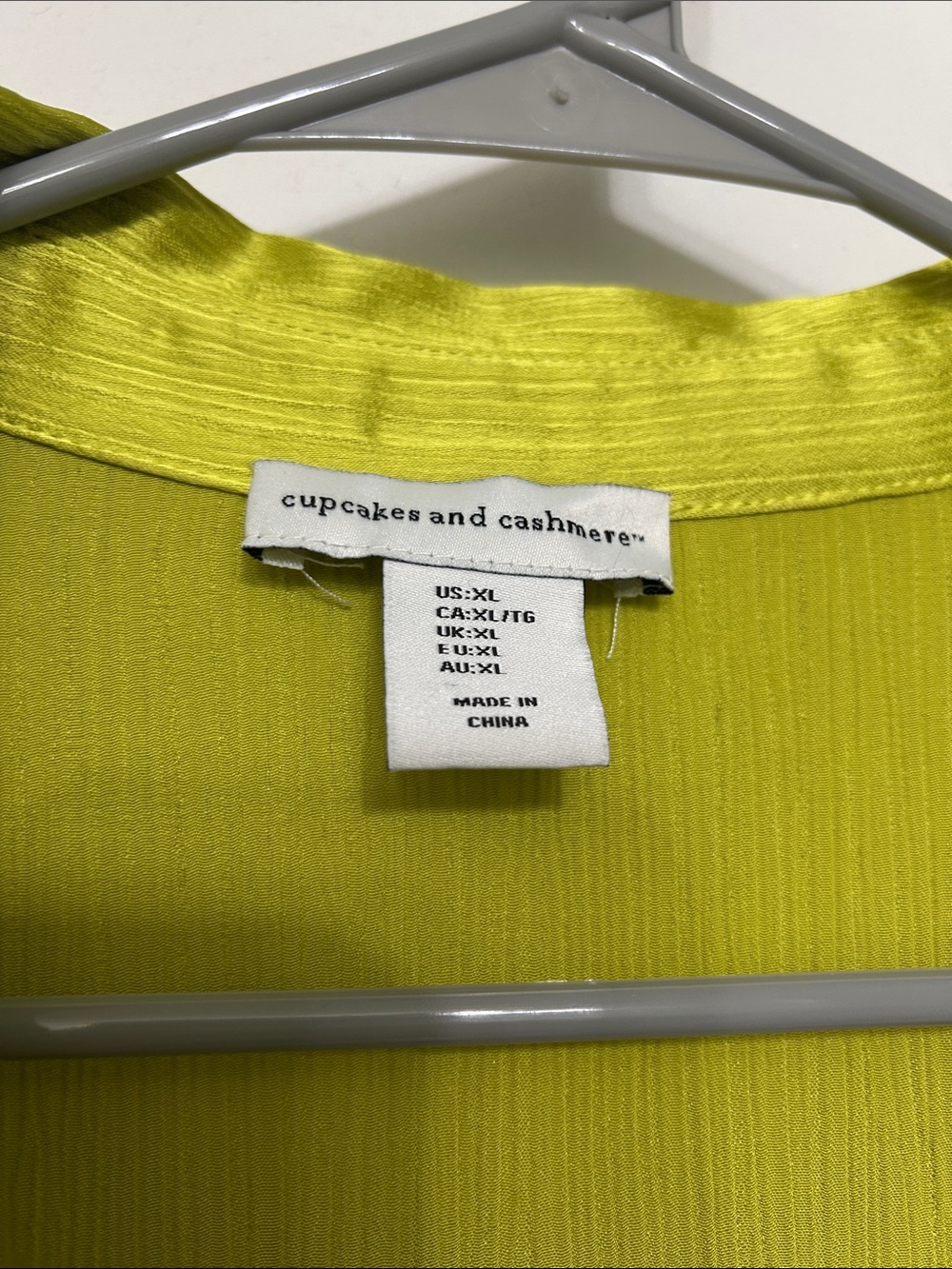 cupcakes & cashmere Chartreuse Satin Button-Front Blouse XL - Picture 2 of 6